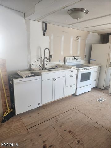 339 Shrub LN S, North Fort Myers, FL 33917