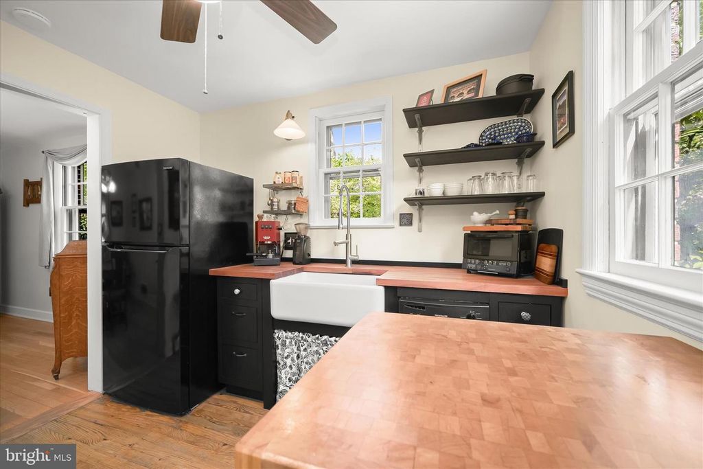 Image 13 of property listing at 4014 TENNYSON RD, University Park, MD 20782