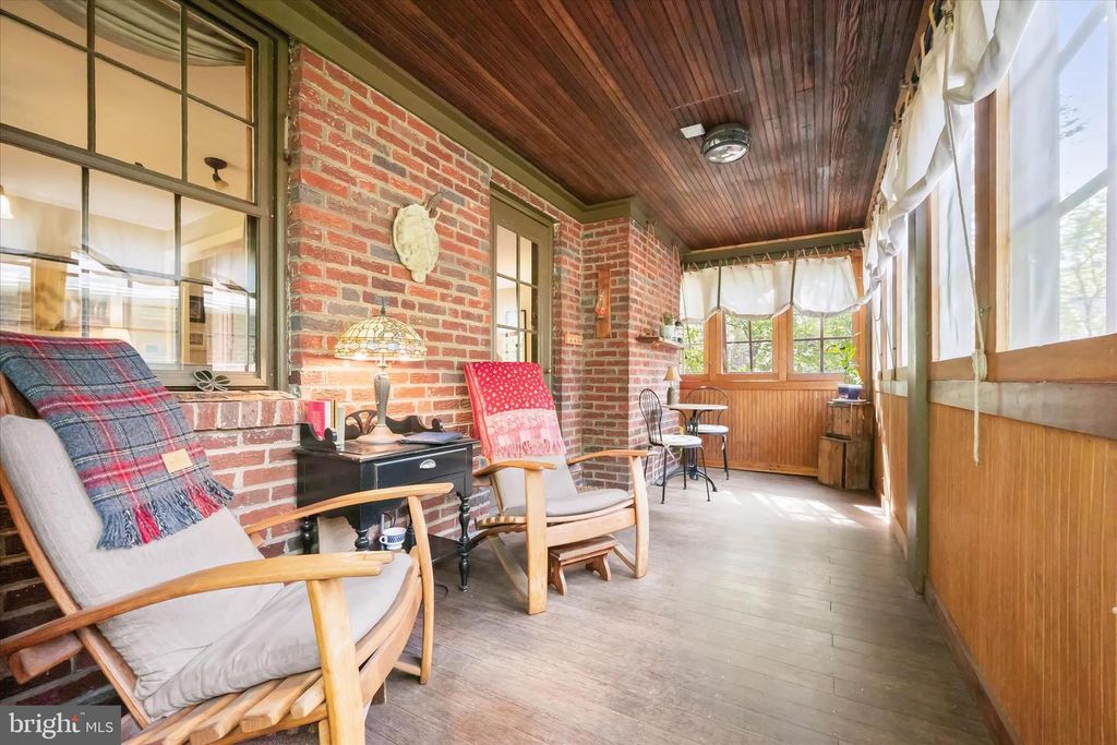 Image 14 of property listing at 4014 TENNYSON RD, University Park, MD 20782