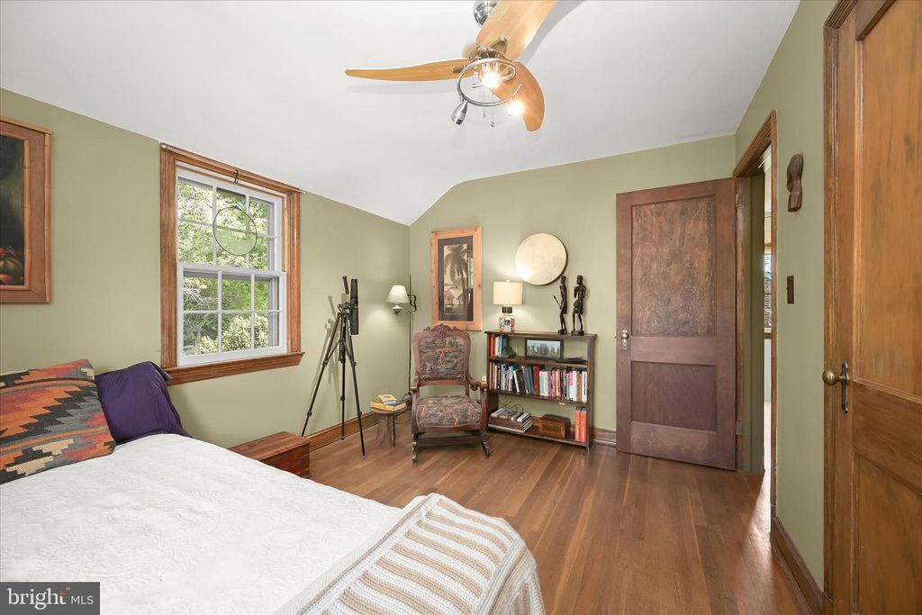 Image 19 of property listing at 4014 TENNYSON RD, University Park, MD 20782