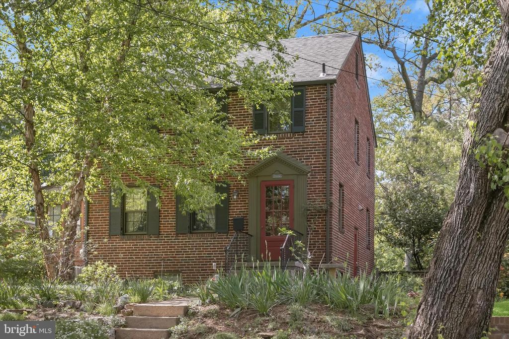 Image 2 of property listing at 4014 TENNYSON RD, University Park, MD 20782