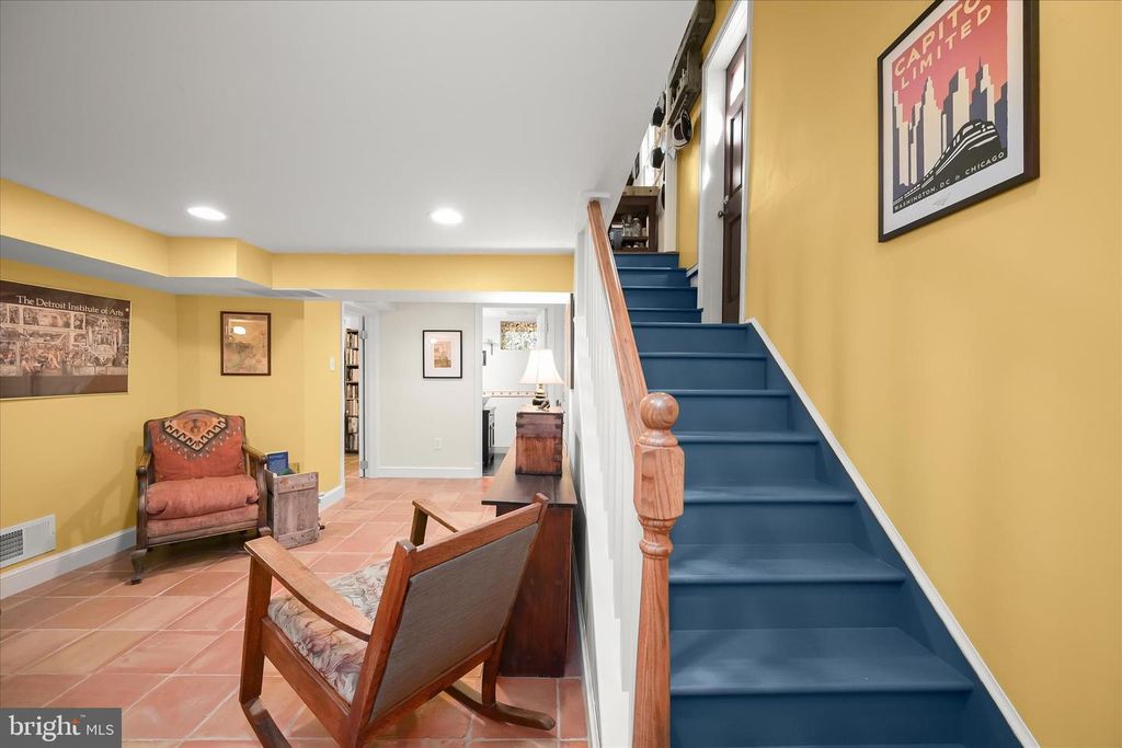 Image 23 of property listing at 4014 TENNYSON RD, University Park, MD 20782