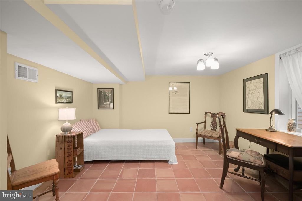 Image 26 of property listing at 4014 TENNYSON RD, University Park, MD 20782