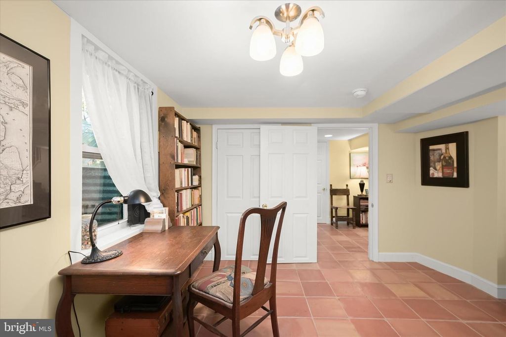 Image 27 of property listing at 4014 TENNYSON RD, University Park, MD 20782