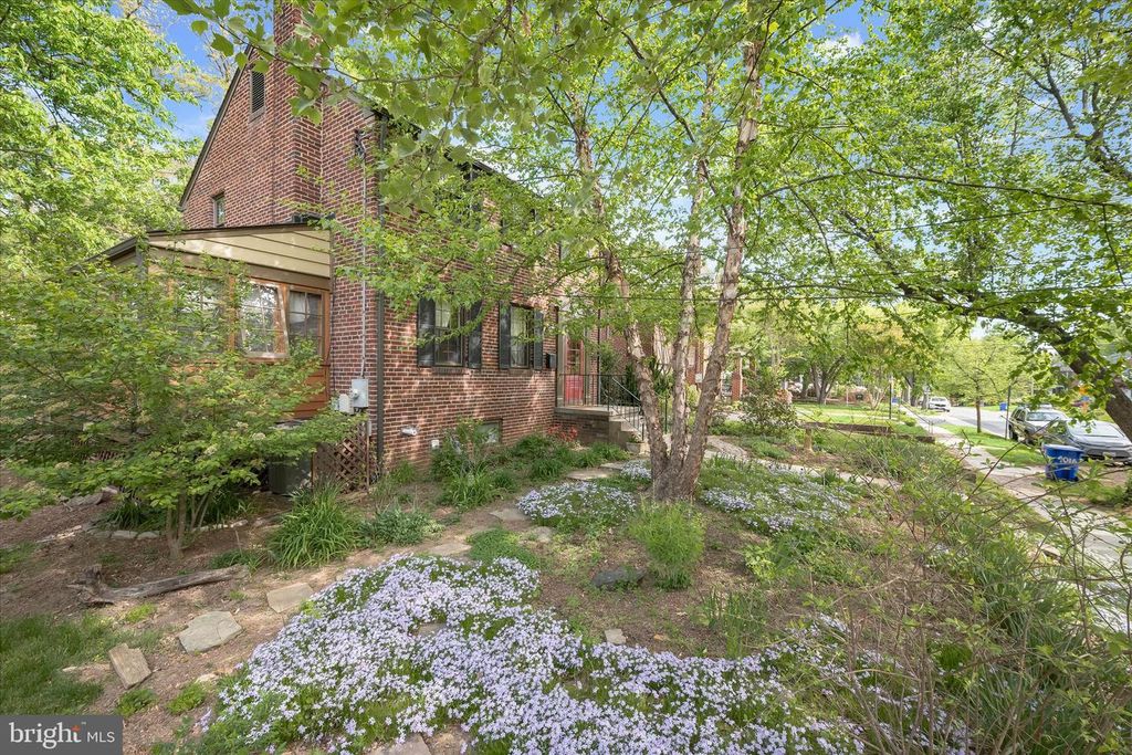 Image 3 of property listing at 4014 TENNYSON RD, University Park, MD 20782