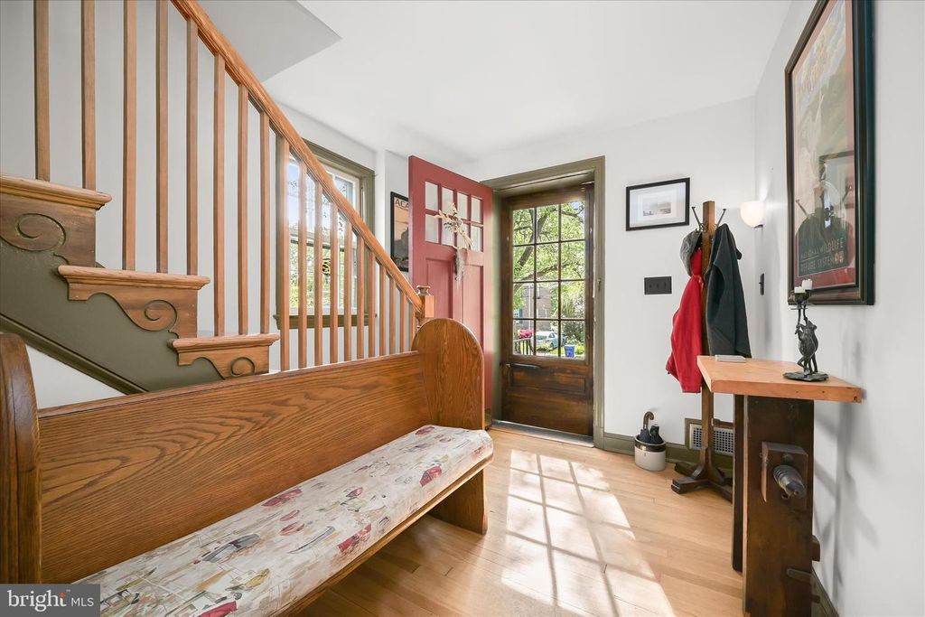 Image 4 of property listing at 4014 TENNYSON RD, University Park, MD 20782