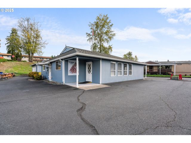 318 PEACOCK Ln, Kelso, WA 98626