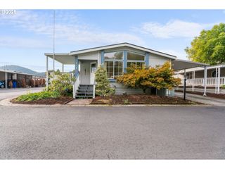 318 PEACOCK Ln, Kelso, WA 98626