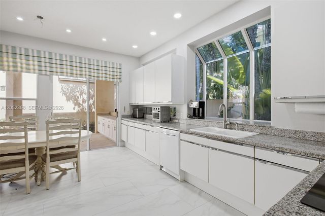 3722 NE 208th Ter, Aventura, FL 33180