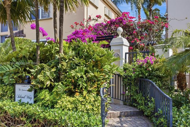 3722 NE 208th Ter, Aventura, FL 33180