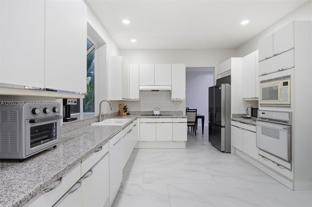 3722 NE 208th Ter, Aventura, FL 33180