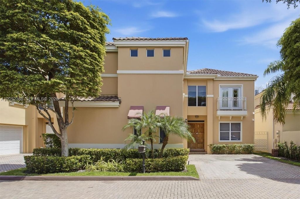 3722 NE 208th Ter, Aventura, FL 33180