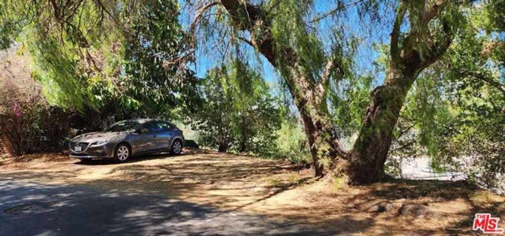 3643 Fredonia Drive, Los Angeles, CA 91307
