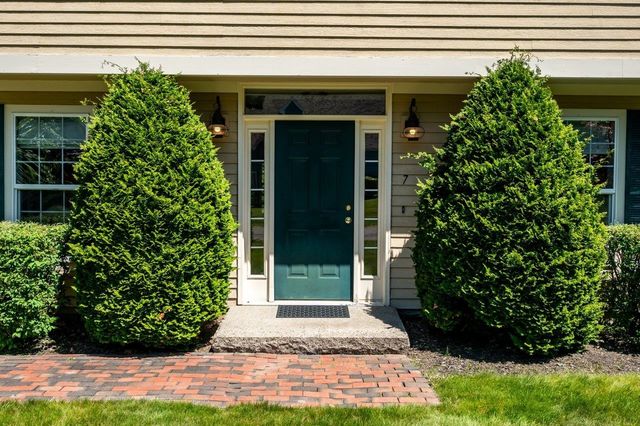 7 Blue Heron Drive, Dover, NH 03820