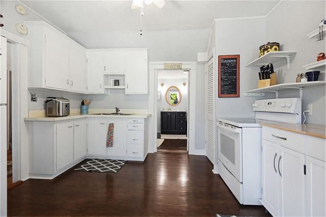 19 Pine Street, Eureka Springs, AR 72632