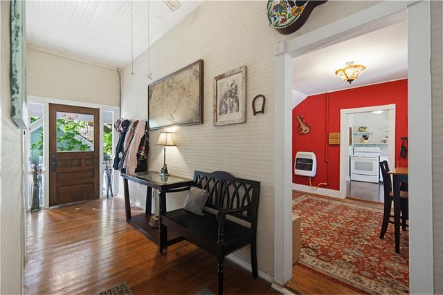19 Pine Street, Eureka Springs, AR 72632