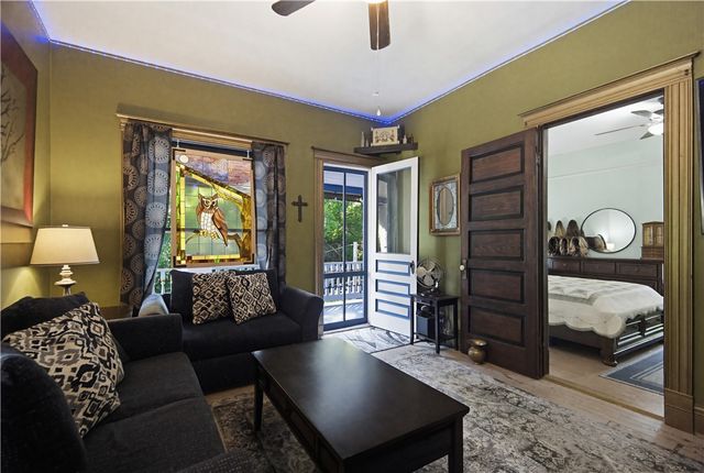 19 Pine Street, Eureka Springs, AR 72632