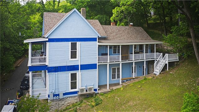 19 Pine Street, Eureka Springs, AR 72632
