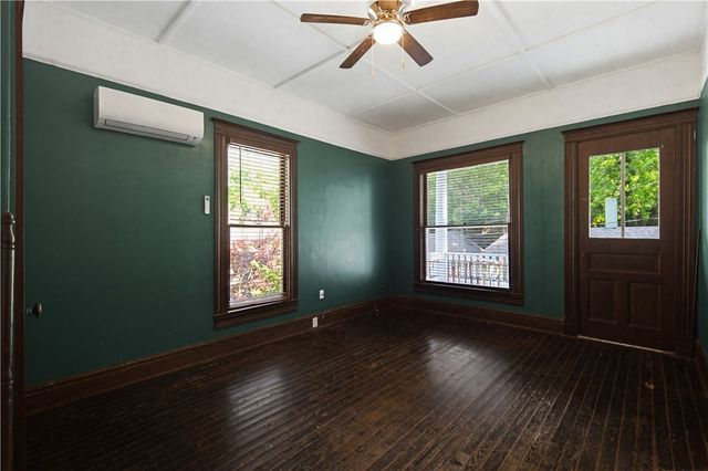 19 Pine Street, Eureka Springs, AR 72632