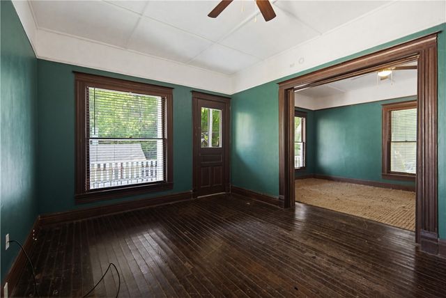 19 Pine Street, Eureka Springs, AR 72632