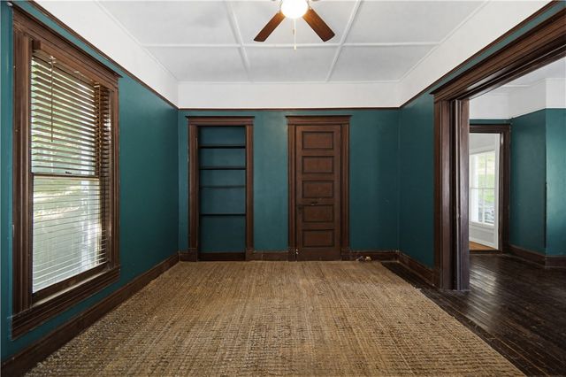 19 Pine Street, Eureka Springs, AR 72632
