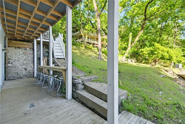 19 Pine Street, Eureka Springs, AR 72632