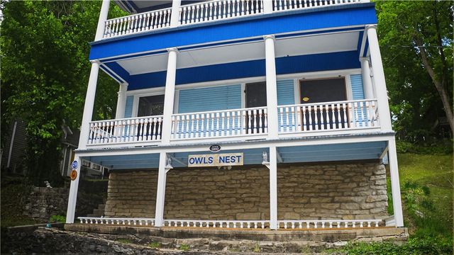 19 Pine Street, Eureka Springs, AR 72632