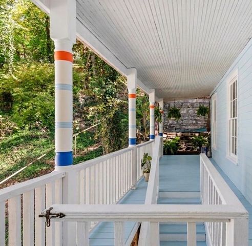 19 Pine Street, Eureka Springs, AR 72632
