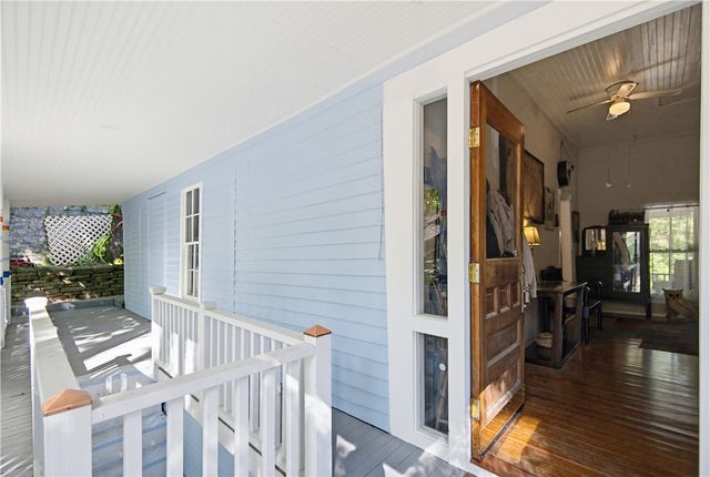 19 Pine Street, Eureka Springs, AR 72632