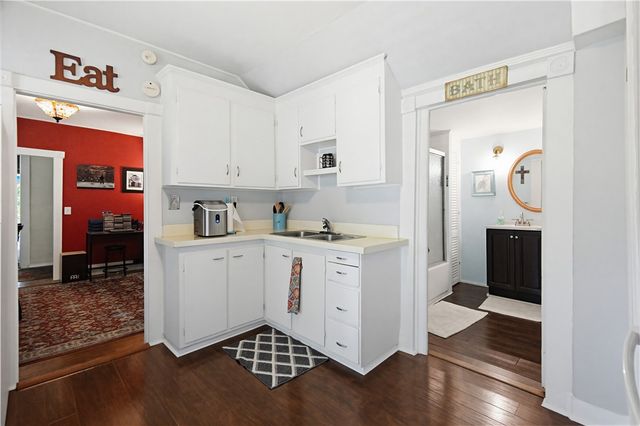 19 Pine Street, Eureka Springs, AR 72632