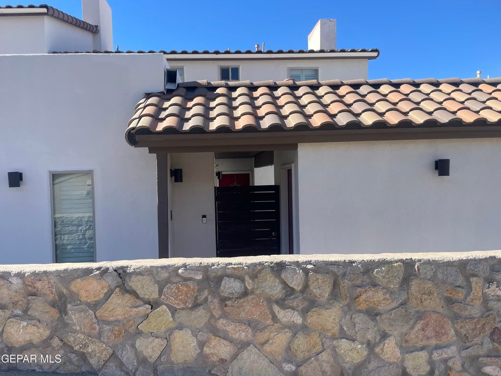 4200 Camelot Heights Drive 13, El Paso, TX 79912