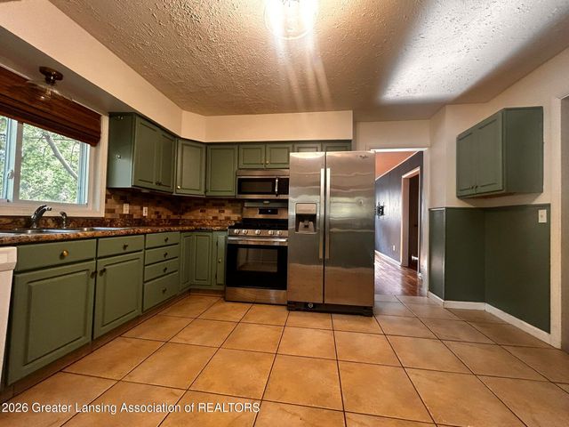3714 Sumpter Street, Lansing, MI 48911