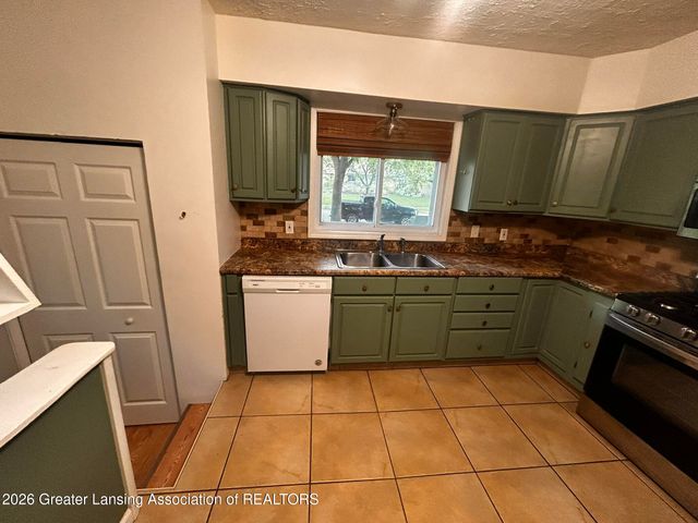 3714 Sumpter Street, Lansing, MI 48911