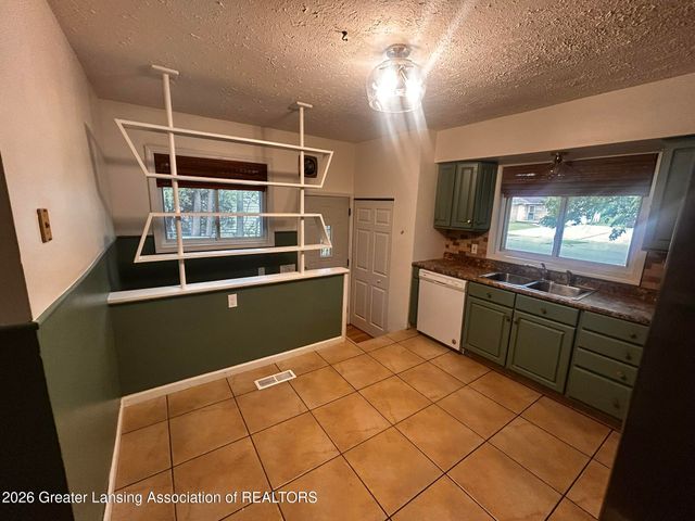 3714 Sumpter Street, Lansing, MI 48911