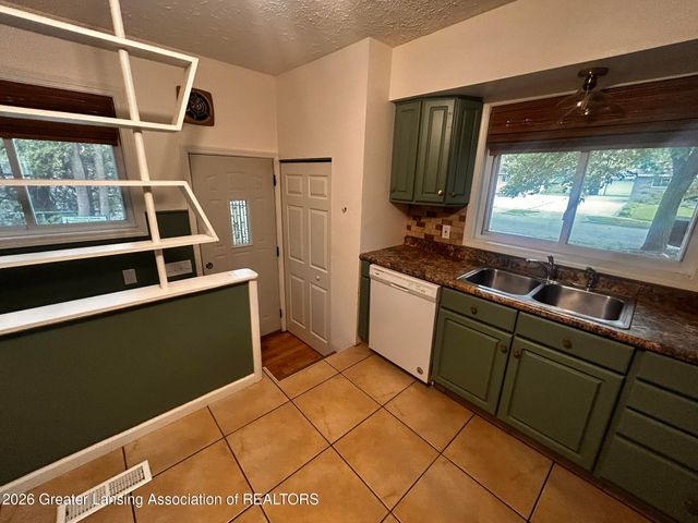 3714 Sumpter Street, Lansing, MI 48911