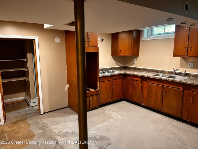 3714 Sumpter Street, Lansing, MI 48911