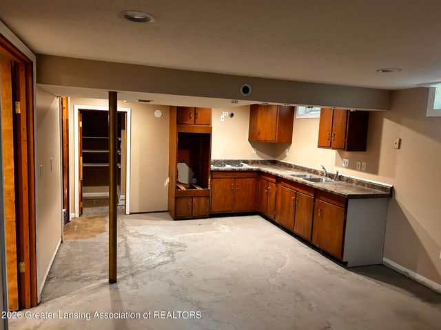 3714 Sumpter Street, Lansing, MI 48911