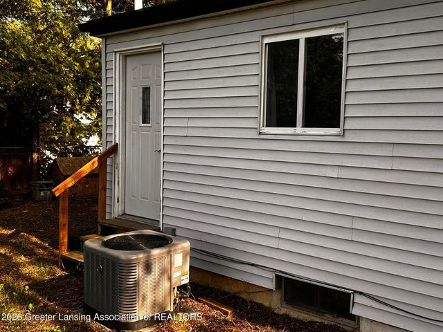 3714 Sumpter Street, Lansing, MI 48911