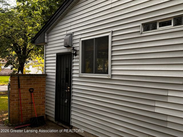 3714 Sumpter Street, Lansing, MI 48911