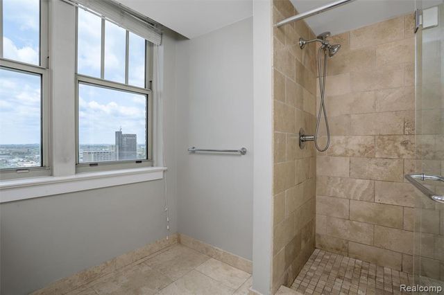 525 W Lafayette Boulevard, Detroit, MI 48226