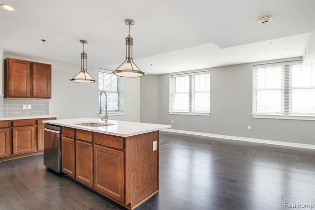 525 W Lafayette Boulevard, Detroit, MI 48226