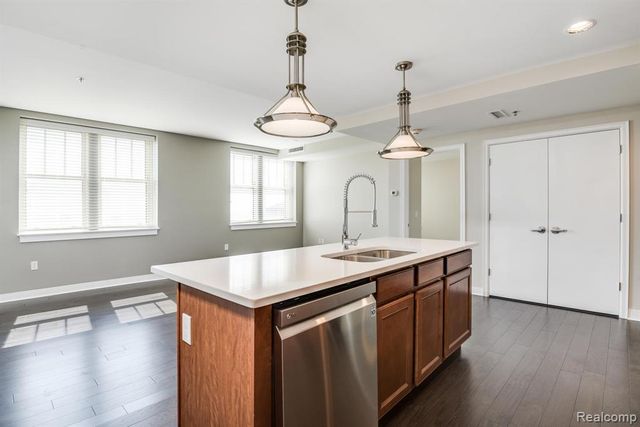 525 W Lafayette Boulevard, Detroit, MI 48226