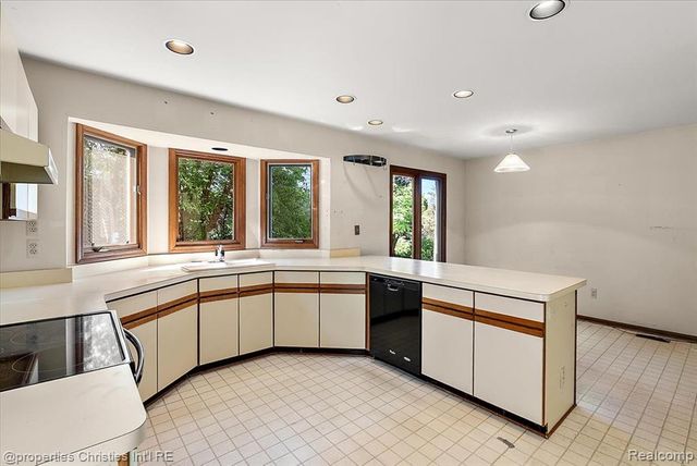 37224 Chesapeake Road, Farmington Hills, MI 48335