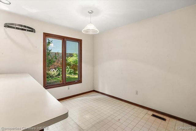 37224 Chesapeake Road, Farmington Hills, MI 48335