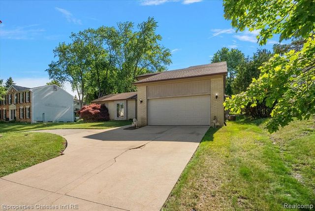37224 Chesapeake Road, Farmington Hills, MI 48335