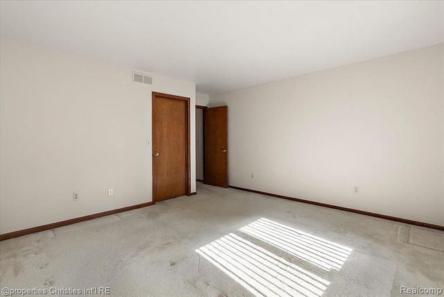 37224 Chesapeake Road, Farmington Hills, MI 48335