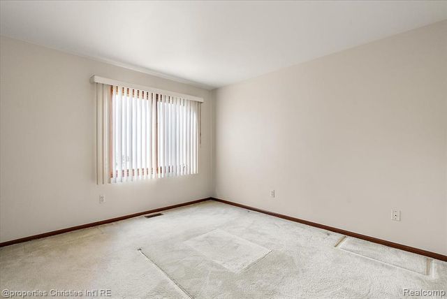37224 Chesapeake Road, Farmington Hills, MI 48335