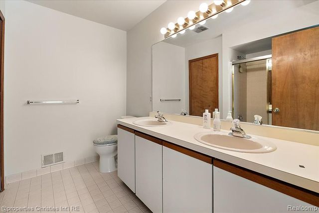 37224 Chesapeake Road, Farmington Hills, MI 48335