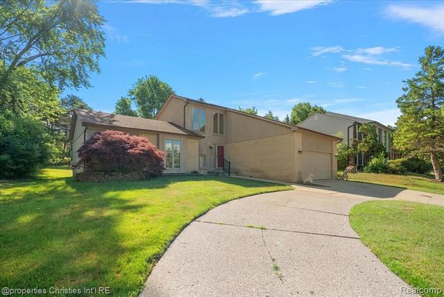 37224 Chesapeake Road, Farmington Hills, MI 48335