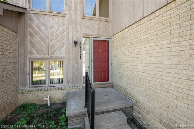 37224 Chesapeake Road, Farmington Hills, MI 48335